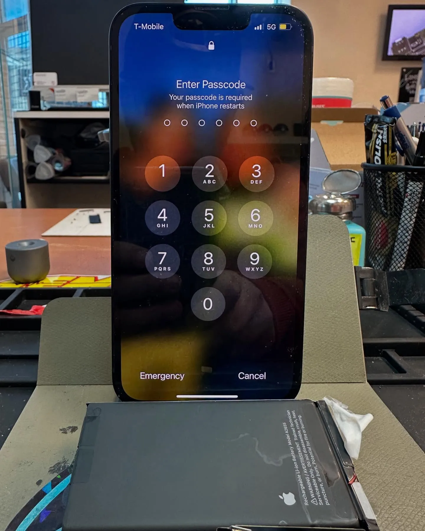 iPhone 13 powered on after its battery replacement
